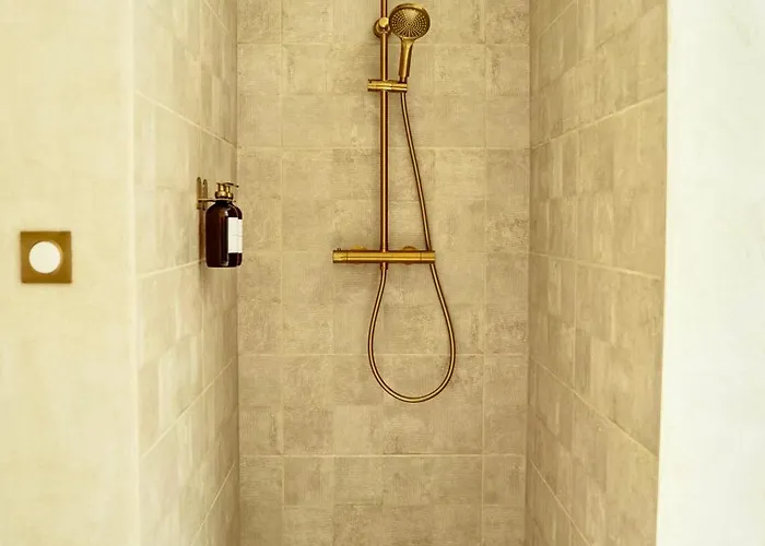 Le Pre De La & Privatif 度假居 *