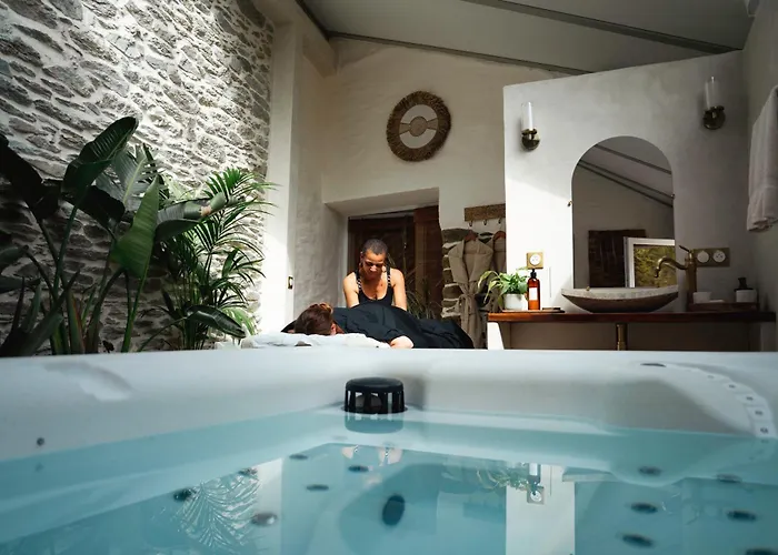 Le Pre De La & Privatif 度假居 *